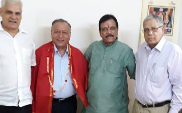 Shri D. S. Rawat – Secretary General – ASSOCHAM Felicitated by Shri Dr. Avinash K Dalal